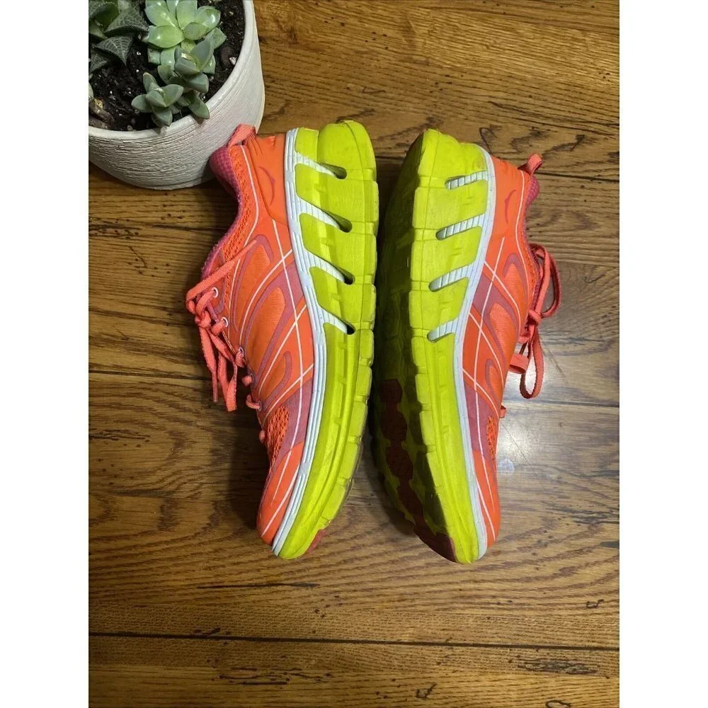 𝅺hoka One One Conquest 2 Women's Neon Coral Citrus Running Sneakers Shoes Sz 9.5
